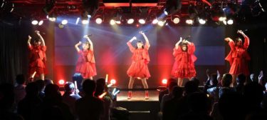 「九州女子翼」主催の対バンイベント「空と友」が東京で開催。初回公演には、『私、アイドル辞めます』出演者が揃い、大盛り上がりのイベントに！